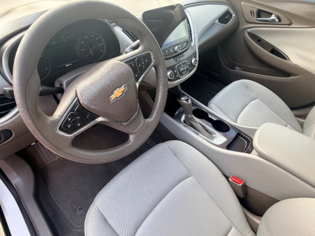 Chevrolet Malibu Vehicle Full-screen Gallery Image 09