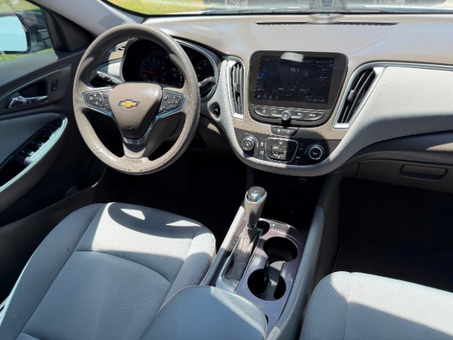 Chevrolet Malibu Vehicle Full-screen Gallery Image 10