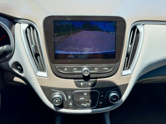 Chevrolet Malibu Vehicle Full-screen Gallery Image 13