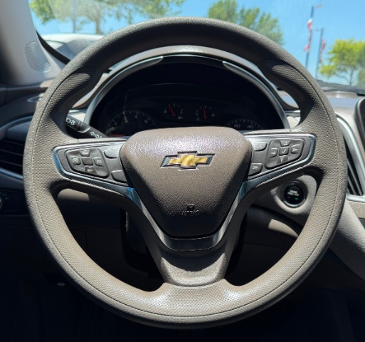Chevrolet Malibu Vehicle Full-screen Gallery Image 14