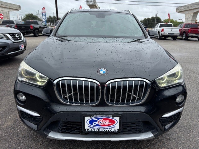 BMW X1 Vehicle Full-screen Gallery Image 02