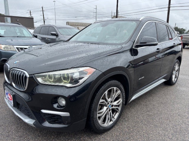 BMW X1 Vehicle Full-screen Gallery Image 03