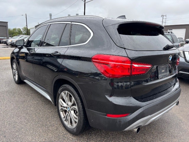 BMW X1 Vehicle Full-screen Gallery Image 04