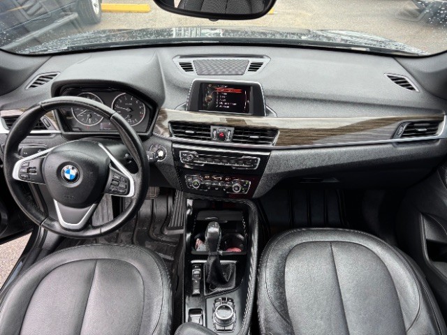 BMW X1 Vehicle Full-screen Gallery Image 07