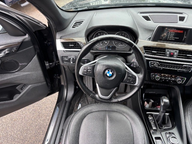 BMW X1 Vehicle Full-screen Gallery Image 08