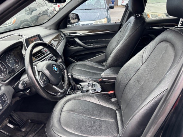 BMW X1 Vehicle Full-screen Gallery Image 11