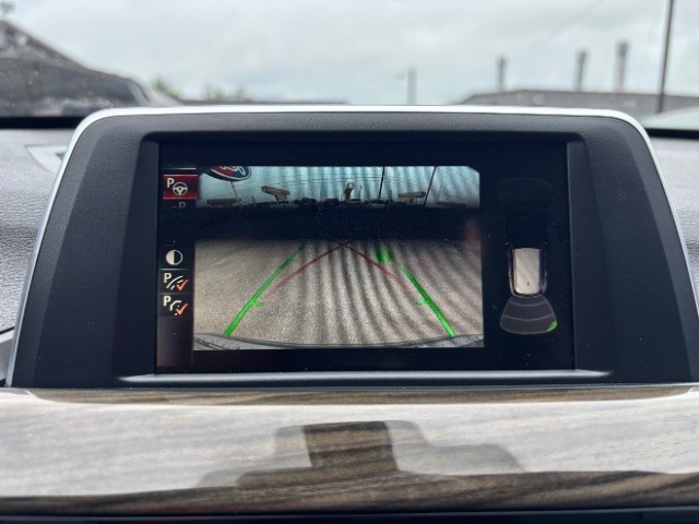 BMW X1 Vehicle Full-screen Gallery Image 12