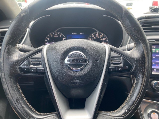Nissan Maxima Vehicle Full-screen Gallery Image 14
