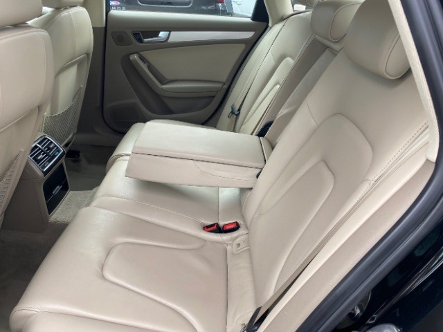 Audi A4 Vehicle Full-screen Gallery Image 07