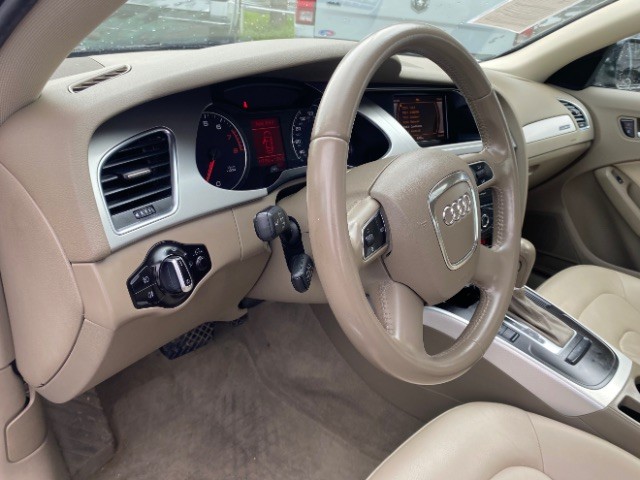 Audi A4 Vehicle Full-screen Gallery Image 09