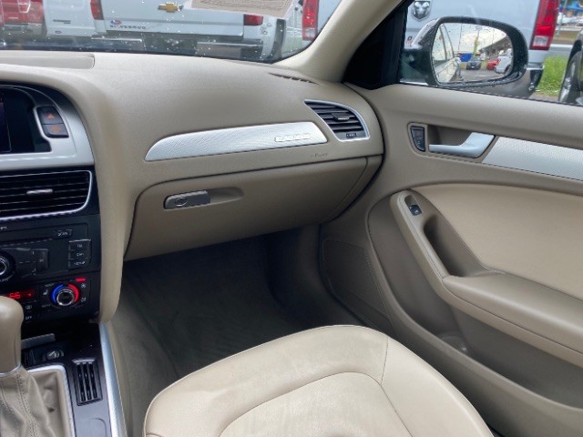 Audi A4 Vehicle Full-screen Gallery Image 10