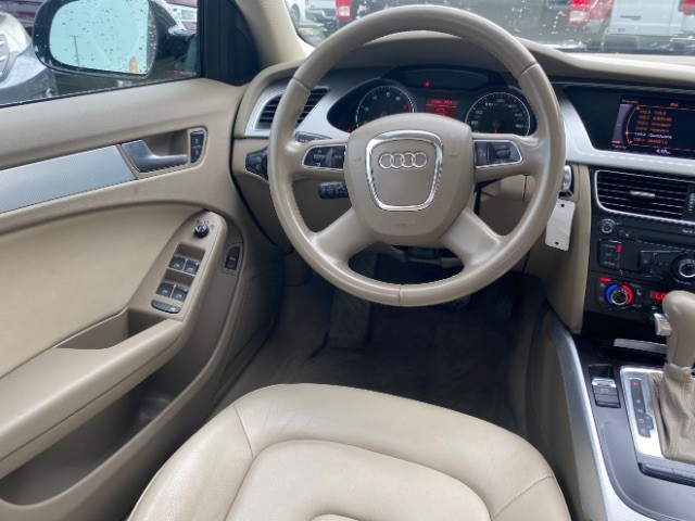 Audi A4 Vehicle Full-screen Gallery Image 11