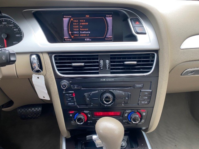 Audi A4 Vehicle Full-screen Gallery Image 13