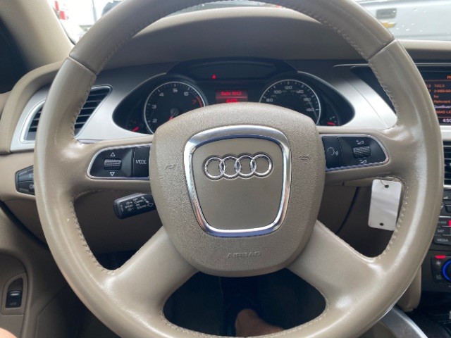 Audi A4 Vehicle Full-screen Gallery Image 14