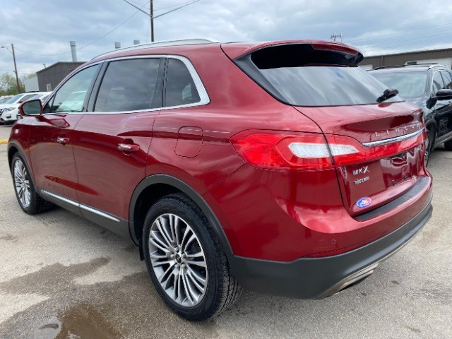 Lincoln MKX Vehicle Full-screen Gallery Image 04
