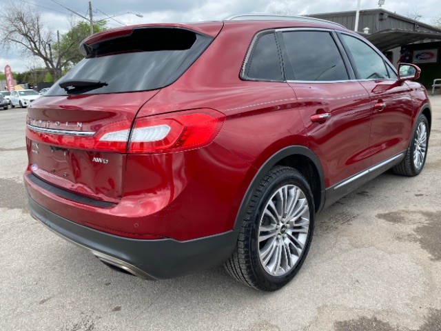 Lincoln MKX Vehicle Full-screen Gallery Image 05
