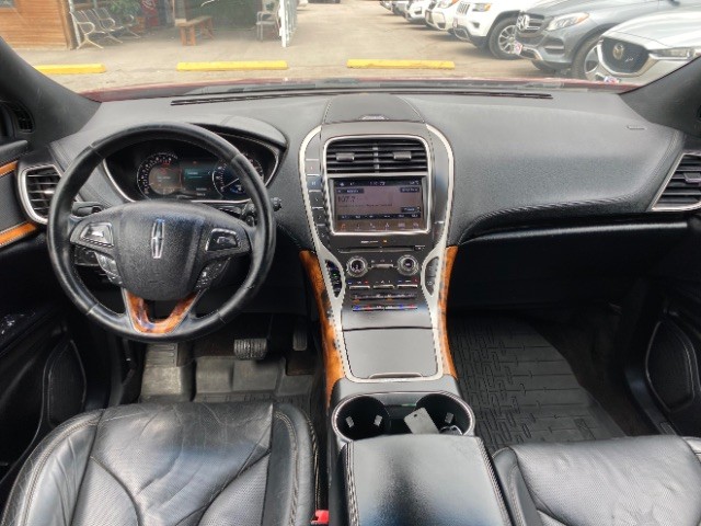 Lincoln MKX Vehicle Full-screen Gallery Image 06