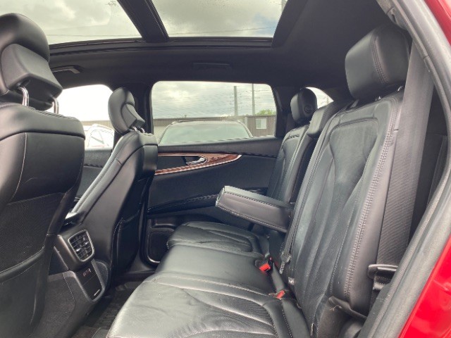 Lincoln MKX Vehicle Full-screen Gallery Image 07