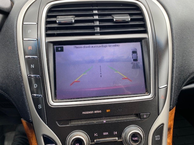 Lincoln MKX Vehicle Full-screen Gallery Image 14