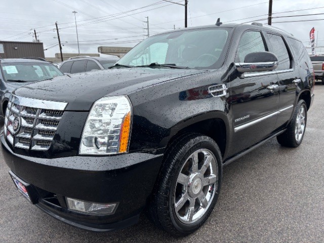 Cadillac Escalade Vehicle Full-screen Gallery Image 03