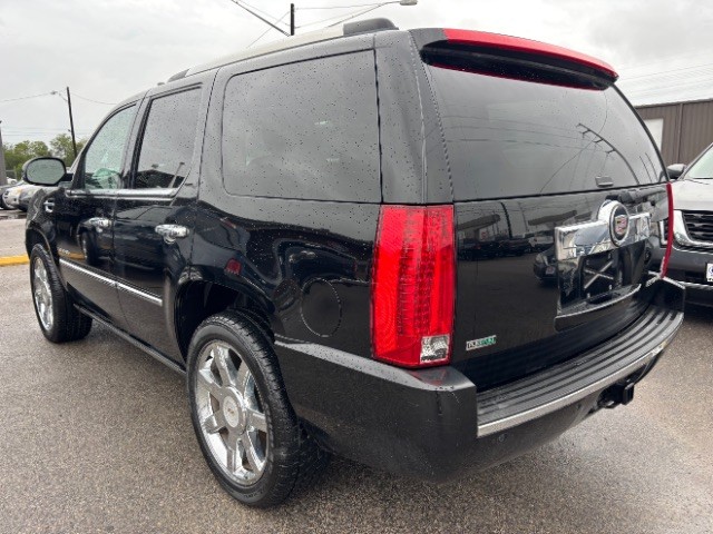 Cadillac Escalade Vehicle Full-screen Gallery Image 04