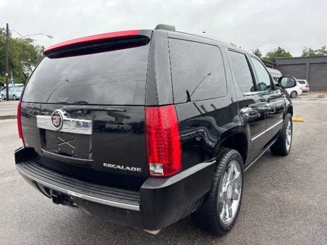 Cadillac Escalade Vehicle Full-screen Gallery Image 05