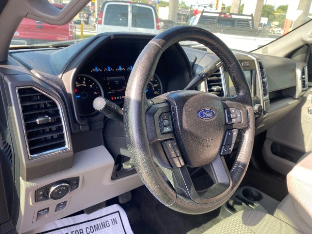 Ford F-150 Vehicle Full-screen Gallery Image 09