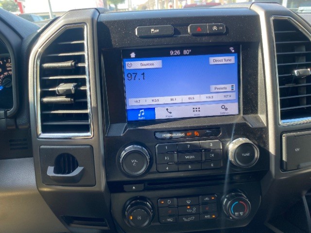 Ford F-150 Vehicle Full-screen Gallery Image 12