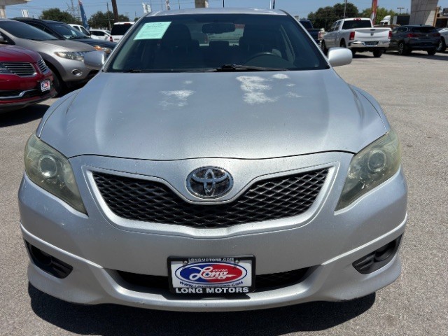 Toyota Camry Vehicle Full-screen Gallery Image 02