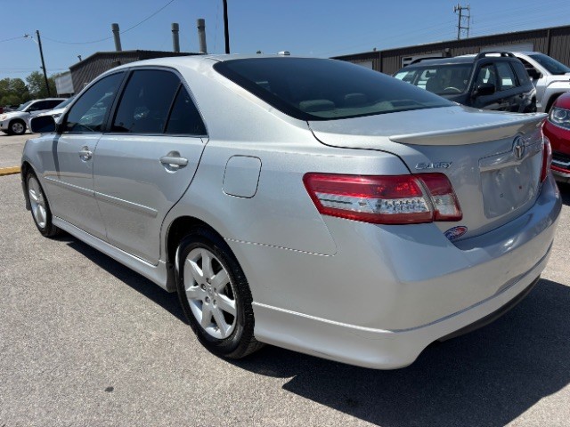 Toyota Camry Vehicle Full-screen Gallery Image 04