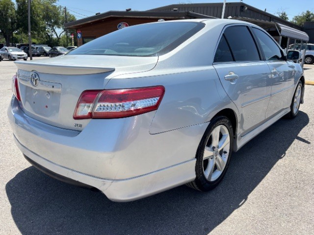 Toyota Camry Vehicle Full-screen Gallery Image 05