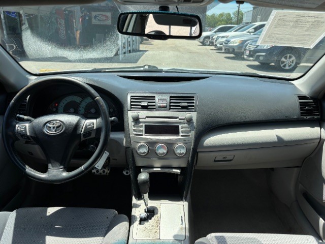 Toyota Camry Vehicle Full-screen Gallery Image 07