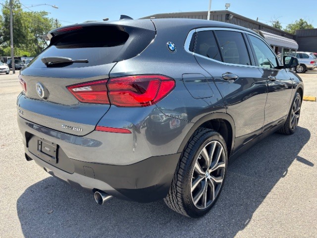BMW X2 Vehicle Full-screen Gallery Image 05