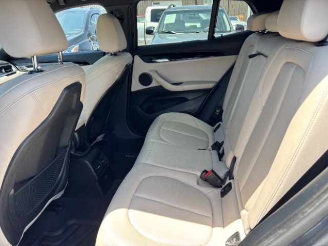 BMW X2 Vehicle Full-screen Gallery Image 06