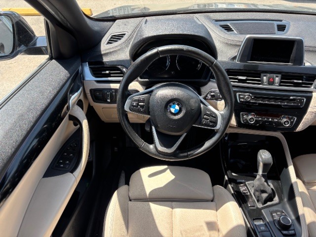 BMW X2 Vehicle Full-screen Gallery Image 08