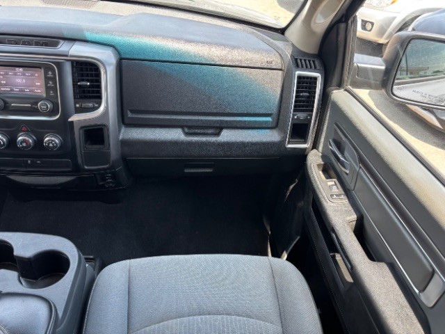Ram 1500 Classic Vehicle Full-screen Gallery Image 09