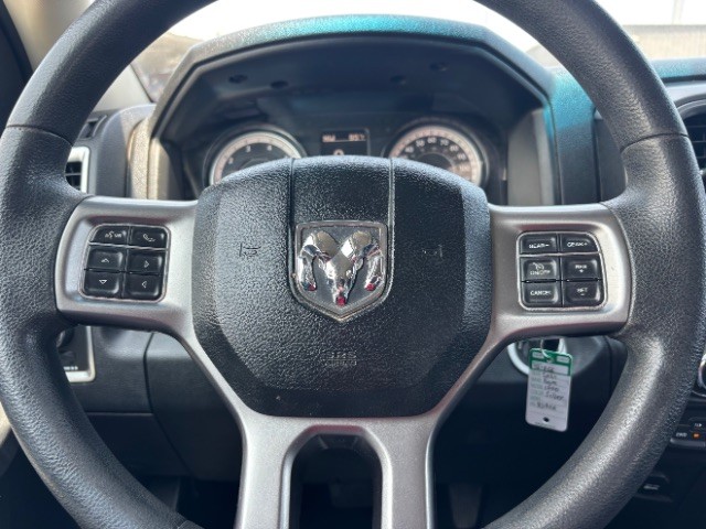 Ram 1500 Classic Vehicle Full-screen Gallery Image 12