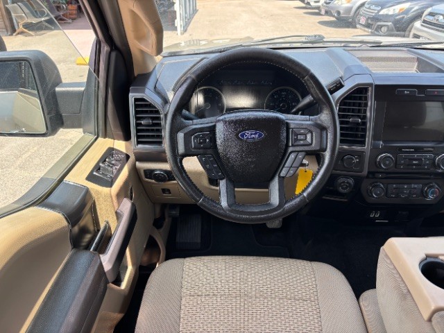 Ford F-150 Vehicle Full-screen Gallery Image 08