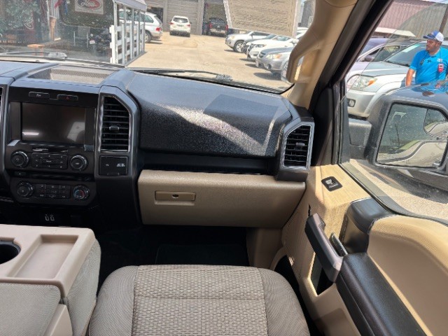 Ford F-150 Vehicle Full-screen Gallery Image 09