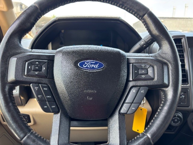 Ford F-150 Vehicle Full-screen Gallery Image 12