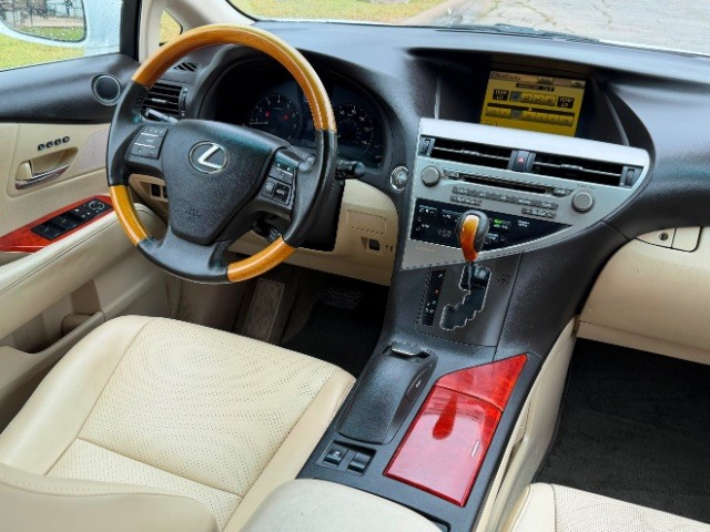 Lexus RX 350 Vehicle Full-screen Gallery Image 06