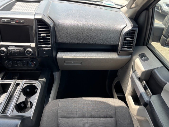 Ford F-150 Vehicle Full-screen Gallery Image 09