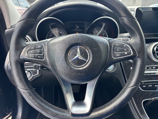 Mercedes-Benz C 300 Vehicle Full-screen Gallery Image 13