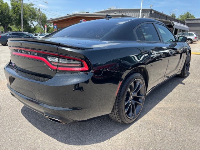 Dodge Charger Vehicle Full-screen Gallery Image 05