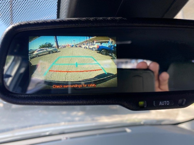 Toyota C-HR Vehicle Full-screen Gallery Image 12