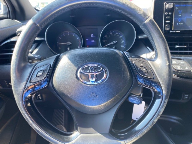 Toyota C-HR Vehicle Full-screen Gallery Image 13