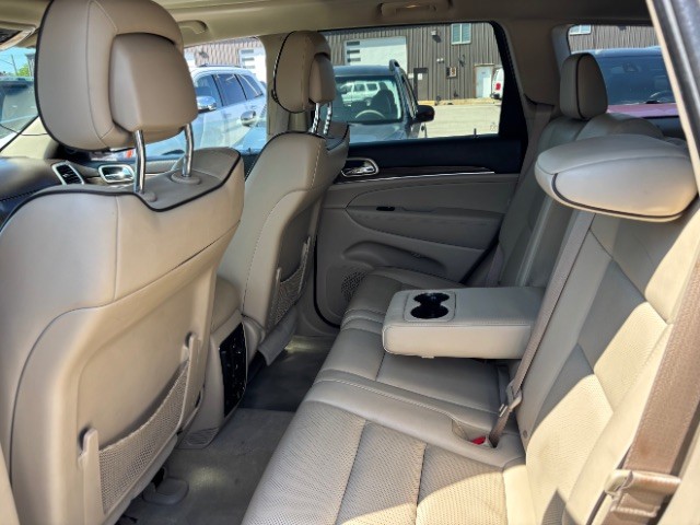 Jeep Grand Cherokee Vehicle Full-screen Gallery Image 06