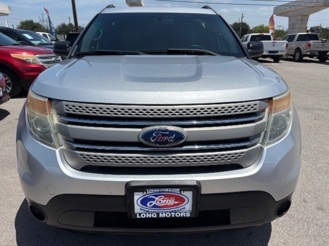 Ford Explorer Vehicle Full-screen Gallery Image 02