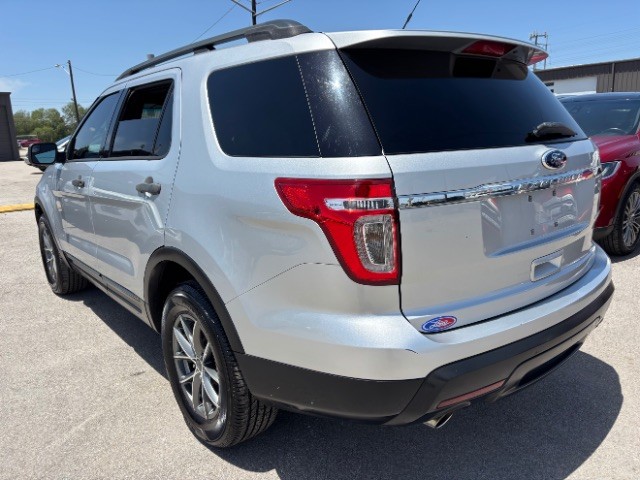 Ford Explorer Vehicle Full-screen Gallery Image 04