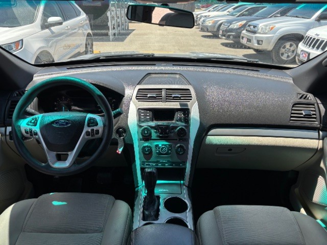 Ford Explorer Vehicle Full-screen Gallery Image 07